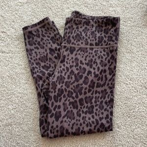 GAP Leopard Active Leggings. Women Size Medium.